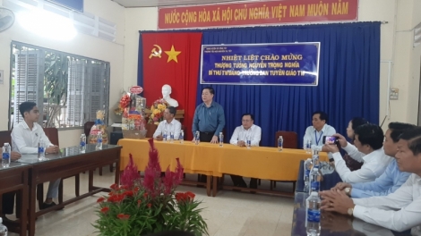 Kăn xiâm tối pơtâng tơdroăng kal Tơnêi têa pôu, hbru tơmeăm Têt a Tiền Giang