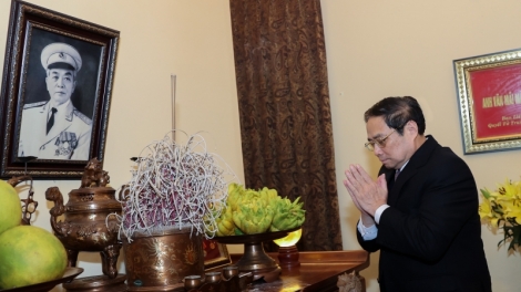 Khua knŭk kna Phạm Minh Chính nao myơr brui mngưi kơ ayang Khua knŭk kna Phạm Văn Đồng leh anăn Đại tướng Võ Nguyên Giáp ƀri wưng Tết Nguyên đán 