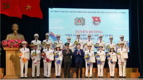         Bộ Công an hơnh déh “Nhà giáo p’niên bhriêl ta bách” lâng sinh viên 5 râu liêm choom