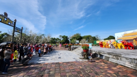 Ta mooi chô chi ớh ooy cố đô Huế dưr bấc g’lúh Tết