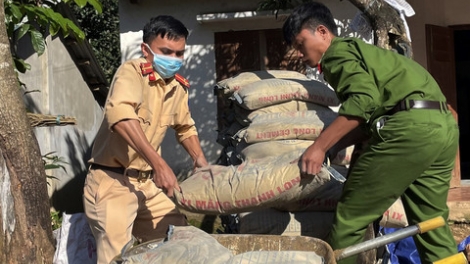 Công an chr’hoong Đông Giang: Đh’rứah lâng đhanuôr bhrợ c’lâng đhị chr’val k’coong ch’ngai