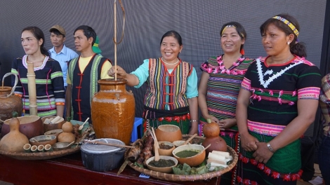 Tết hơm răm tâm Dak Nia