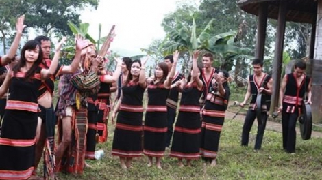 Kuk kông bôr tôk bre mai (Chim bôr tôk gọi em)