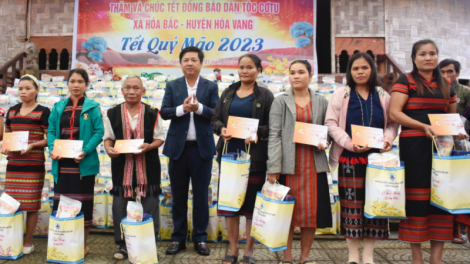 Đà Nẵng: Cher 9 tỷ đồng pr’hêl Tết đoọng ha pr’loọng đha rựt, p’loọng k’đhap k’ra