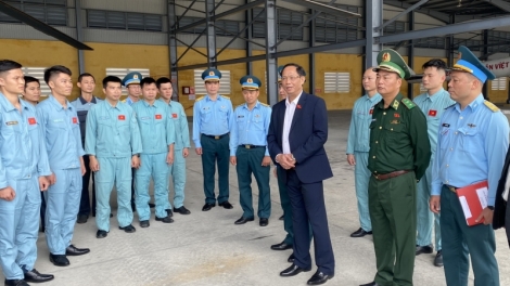 Phó Chủ tịch Quốc hội Trần Quang Phương cher đoọng hun pr’hêl Tết công nhân đha rứt đhị Đà Nẵng