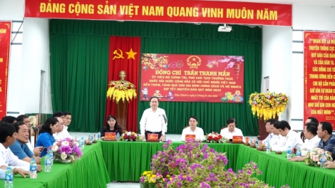 Groi kruanh rnâng kan Quốc hội Trần Thanh mẫn rhơn Tết, pă ndơ an nuĭh ƀon lan n’gor Hậu Giang