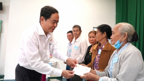 Phó Chủ tịch thường trực Quốc hội hơnh déh Tết, đoọng hun pr’hêl ha đhanuôr tỉnh Hậu Giang