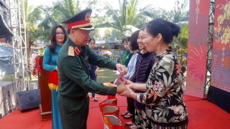 Quân khu 5 k’rong lâh 55 tỷ đồng k’rang apêê chính sách, xã hội bêl Tết Quý Mão 2023