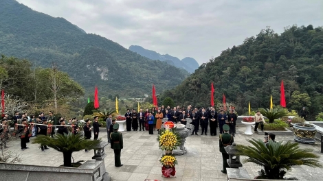 Cao Bằng: Knăm mă êa mơ̆ng akŏ êa Pác Bó 
