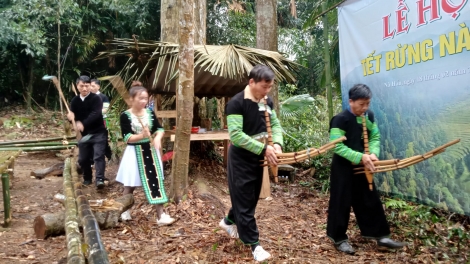 Hơdră pơgang glai rưng mơ̆ng djuai ania Hmông Nà Hẩu