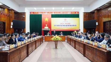 Groi Thủ tướng Trần Hồng Hà leo rơh rƀŭn nchră sŏk nău tâm rgop mpeh nău nchrăp Luật neh ntu (rgâl mhe)