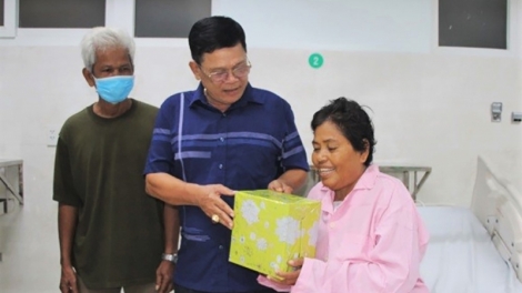 T’cooh Út Xuân pay đoọng k’zệt tỷ đồng k’rang pr’ặt tr’mông âng đhanuôr