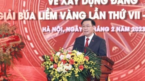 Kăn xiâm hnê ngăn Kuô̆k hô̆i veăng Leh diâp Pri hlá tơbeăng lâp tơnêi têa ‘na mơjiâng Đảng dó inâi Búa liềm vàng roh má VII 