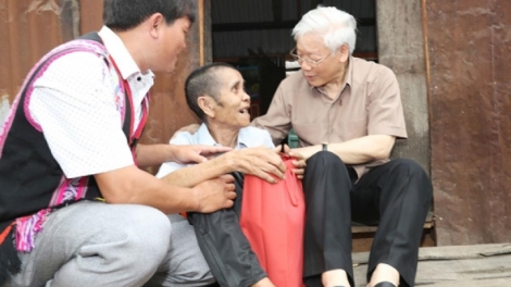 Ch’ner báo chí Búa liềm vàng: Ghit xa nay bhrợ pa dưr Đảng