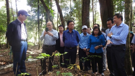 Ƀộ trưởng Nông nghiệp lơh broă mờ càr Kon Tum 