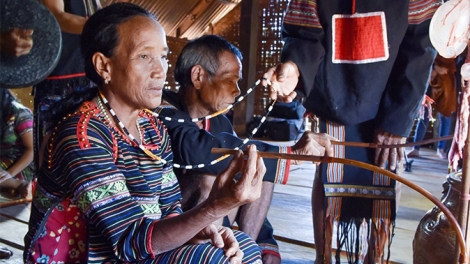 Dơ̆ lơh Yàng sa kra bơh kòn cau M’nông Rlăm tàm kơnhoàl Lăk