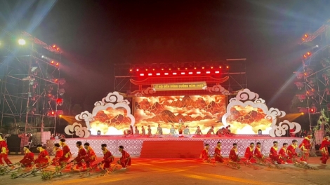 Leh mơdĭng tíu tơbâ Đông Cuông tơmeăm ki kơnía mơhno túa lĕm tro dêi tơnêi têa