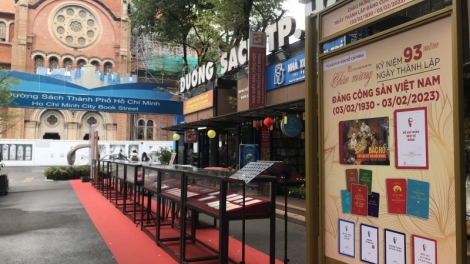 Ƀôn prong Hồ Chí Minh hơmâo lu tơlơi dưi yôm phun amăng pơtô pơjuăt, pơblang gru grua mơng Ping gah 