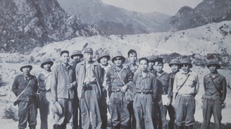 Triển lãm sách, cha nup ooy “Trung tướng Đồng Sỹ Nguyên – lang ma nưih lâng lang bh’rợ”