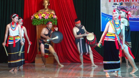 Bắc Trà My (Quảng Nam) bhrợ bấc bh’rợ haanh deh Đảng, haanh deh hân noo ha pruốt Quý Mão