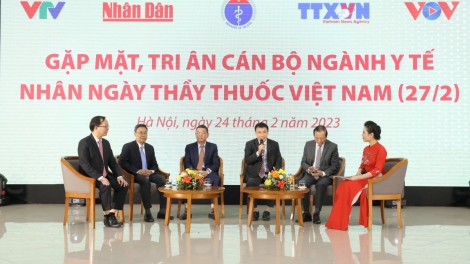 Puôn cơ quan báo chí bha lâng tr’lưm mặt, hay k’noọ cán bộ ngành Y tế
