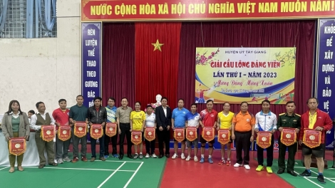 Ch’ner cầu lông hơnh deh 93 c’moo t’ngay bhrợ t’vaih Đảng