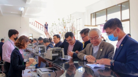 Càr Lâm Đồng dờp bal niam Poh pơyoa priă tềm pềr tus bal tài cau rơƀah