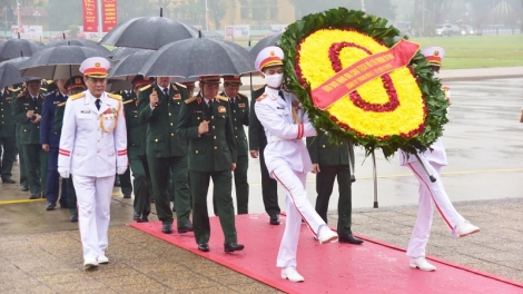 Bh’cộ Đảng, Nhà nước moot lum zr’lụ Ping Chủ tịch Hồ Chí Minh, hay chơớ apêê Anh hùng liệt sĩ