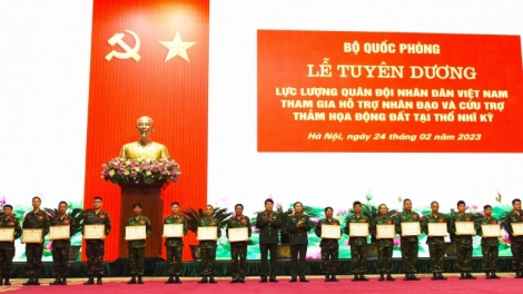 Bhiêc bhan hơnh deh c’bhuh QĐND Việt Nam ting pâh zooi đoọng lâng trôông dâc râu bil hư tu dêêr k’tiêc đhị Thổ Nhĩ Kỳ