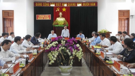 Kăn pơkuâ hnê ngăn Đảng Tơnêi têa - pôa Võ Văn Thưởng pêi cheăng ƀă Khu pơkuâ hnê ngăn Đảng Kon Tum