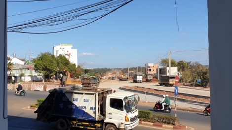 Kơrŭn jơhngơ̆m iung jang, Trong glung tih rơbau ti hlak jên ming man keh đang lơ̆m khei ‘năr Pơm lêh chehphe Buôn Ma Thuột