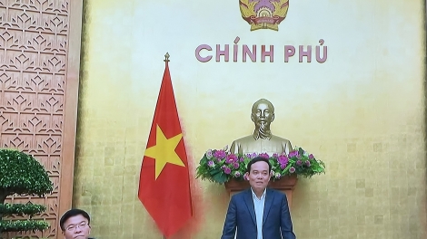 Nău gĭt ryơk êng Hiến pháp, pháp luật ân jêng rnoh di gŭ âm