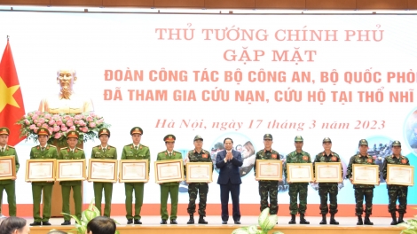 Thủ tướng pôk pơ ư dôm khul grŭp, rim bơngai năm bơ̆ jang tơgŭm dŏng tơ̆ Thổ Nhĩ Kỳ 