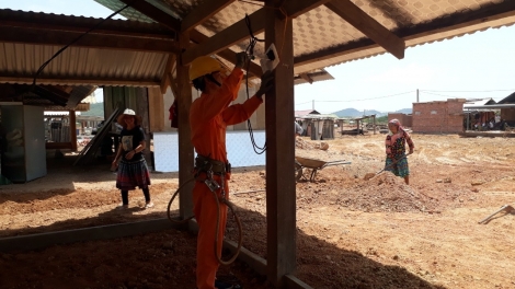 PC Đắk Lắk tơgŭm kon pơlei oei ‘nao lĕch veh đơ̆ng tơdrong jang pơnơ̆t đak Krông Pach thượng