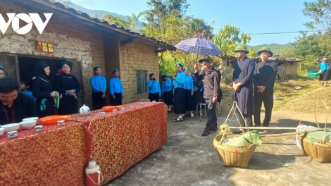 ADAT NGAK LAKHAH DI URANG SÁN CHỈ