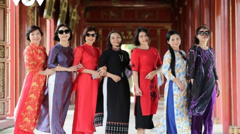 Pân đil viên chức Đài P’rá Việt Nam ting pâh bhiệc bhan “Apêê t’ngay xập Áo dài” c’moo 2023