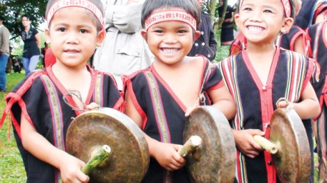 Hia ôh Dăm (Bà ru cháu ngủ)