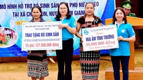 Pân đil Cơ Tu tơợp bhrợ cha đhị đhăm k’tiêc đharựt