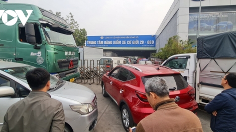 Tợơ t’ngay 22/3 ô tô t’mêê doọ dzợ đăng kiểm, xe ty cung bơơn pa dzoọc cr’chăl t’ngay đăng kiểm