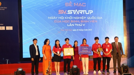 Mơgêi Hâi phiu ro pơxiâm tăng cheăng pêi dêi hok tro, sinh viên