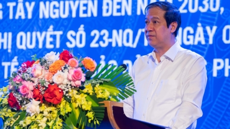 Pơrjum bơsram lơh jat Nghị quyết bơh Ƀộ Cíñ trị dê bè bơtàu tơnguh bơto bơtê tàm tiah Tây Nguyên 