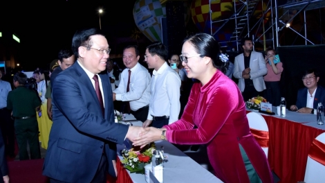 Chủ tịch Quốc hội pâh bh’rợ tơợp bhrợ C’moo du lịch k’tiêc k’ruung 2023 “Bình Thuận - K’rong pazum đơ t’viêng”