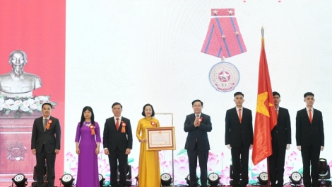 Kruanh Quốc hội râng rƀŭn nkah 20 năm nar ndâk Rnâng kan ntoh măt