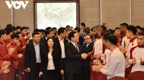 Chủ tịch Quốc hội Vương Đình Huệ lưm, bhrợ bhiệc đhị Hưng Yên