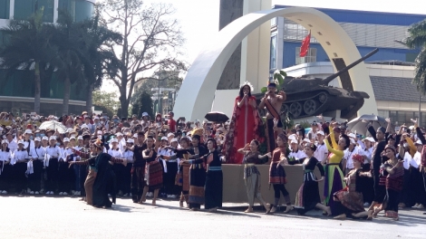 Dăk Lăk: Lơh chờ tàm gùng drà – bơta niam chài tàm Lơh chờ kơphe Buôn Ma Thuột