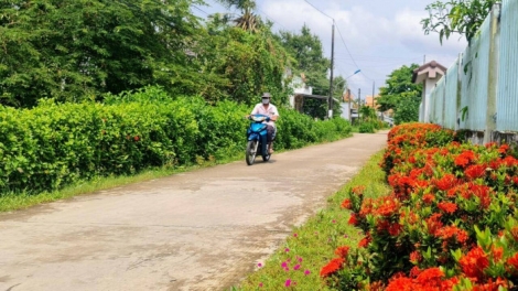 ជនរួមជាតិខ្មែរបាកលីវ បរិច្ចាគដី ចូលរួមថ្ងៃពលកម្មកសាងជនបទថ្មី