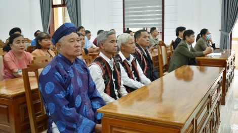 Chr’hoong Nam Đông (Thừa Thiên Huế): Zâp tô gộ, t’cooh vel, trưởng vel năc poong p’têêt đoọng chroi đoọng pa xiêr đha rưt nhâm mâng