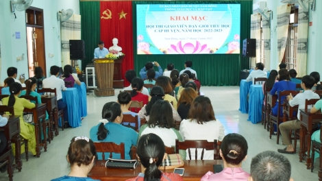 Nam Đông: Hội thi giáo viên pa choom đoọng bhriêl choom bậc tiểu học