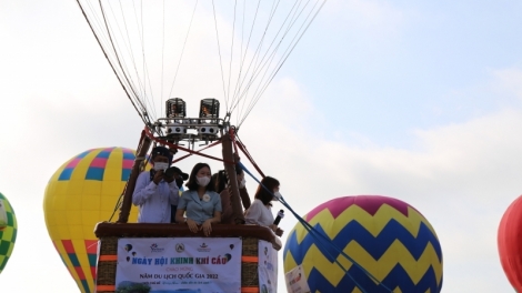 T’ngay bhiệc bhan khinh khí cầu g’luh tr’nơợp bơơn bhrợ đhị toor biển Thăng Bình (Quảng Nam)