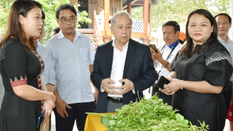 Tơợp bhrợ chợ phiên Nam Đông